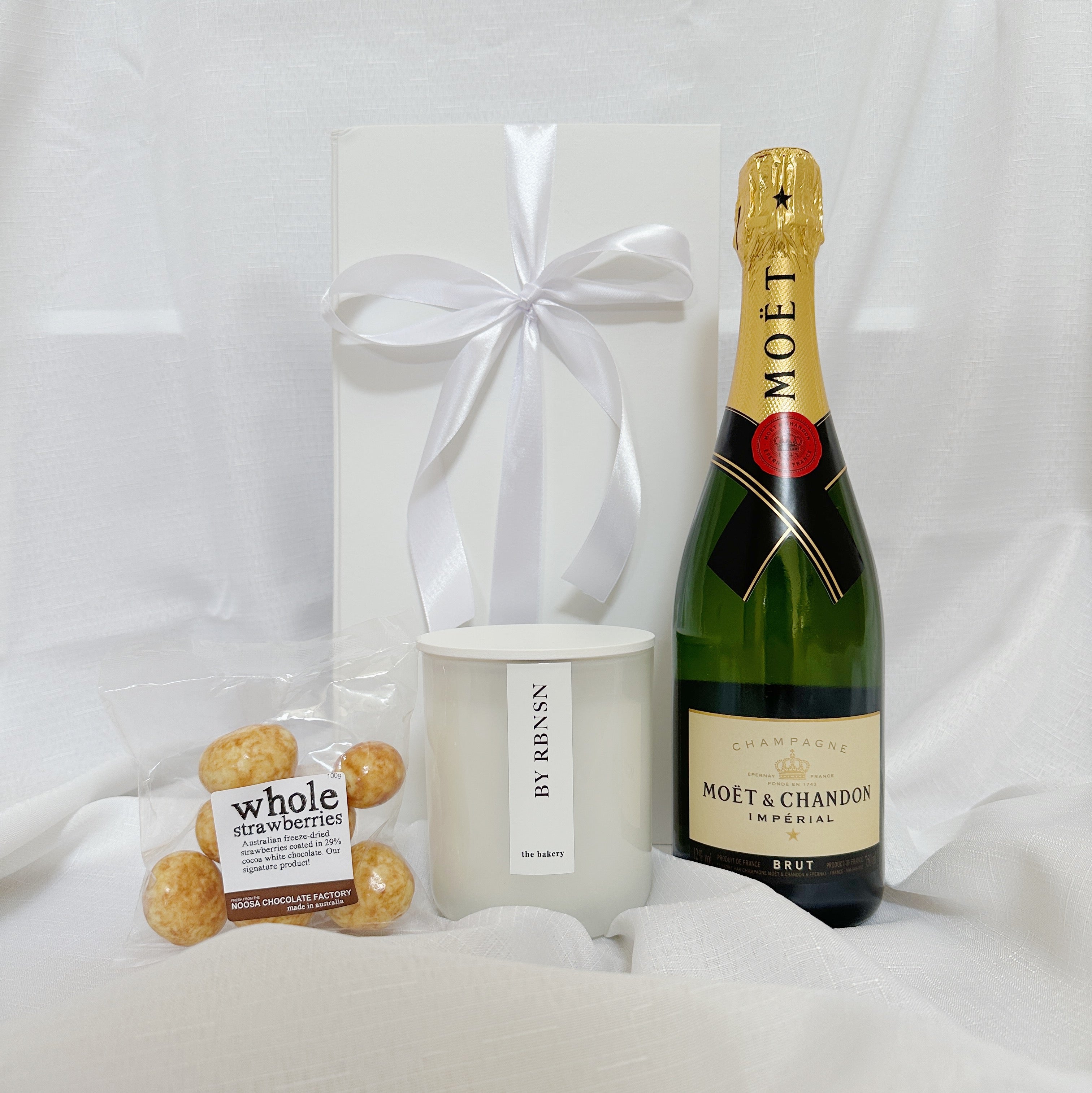 Möet candle gift hamper